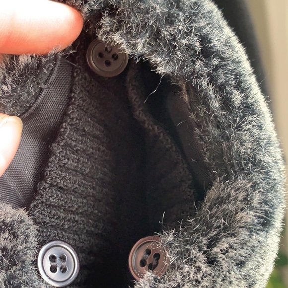 Y2K Bebe sweater w/ faux fur detachable cuffs - Picture 2 of 9